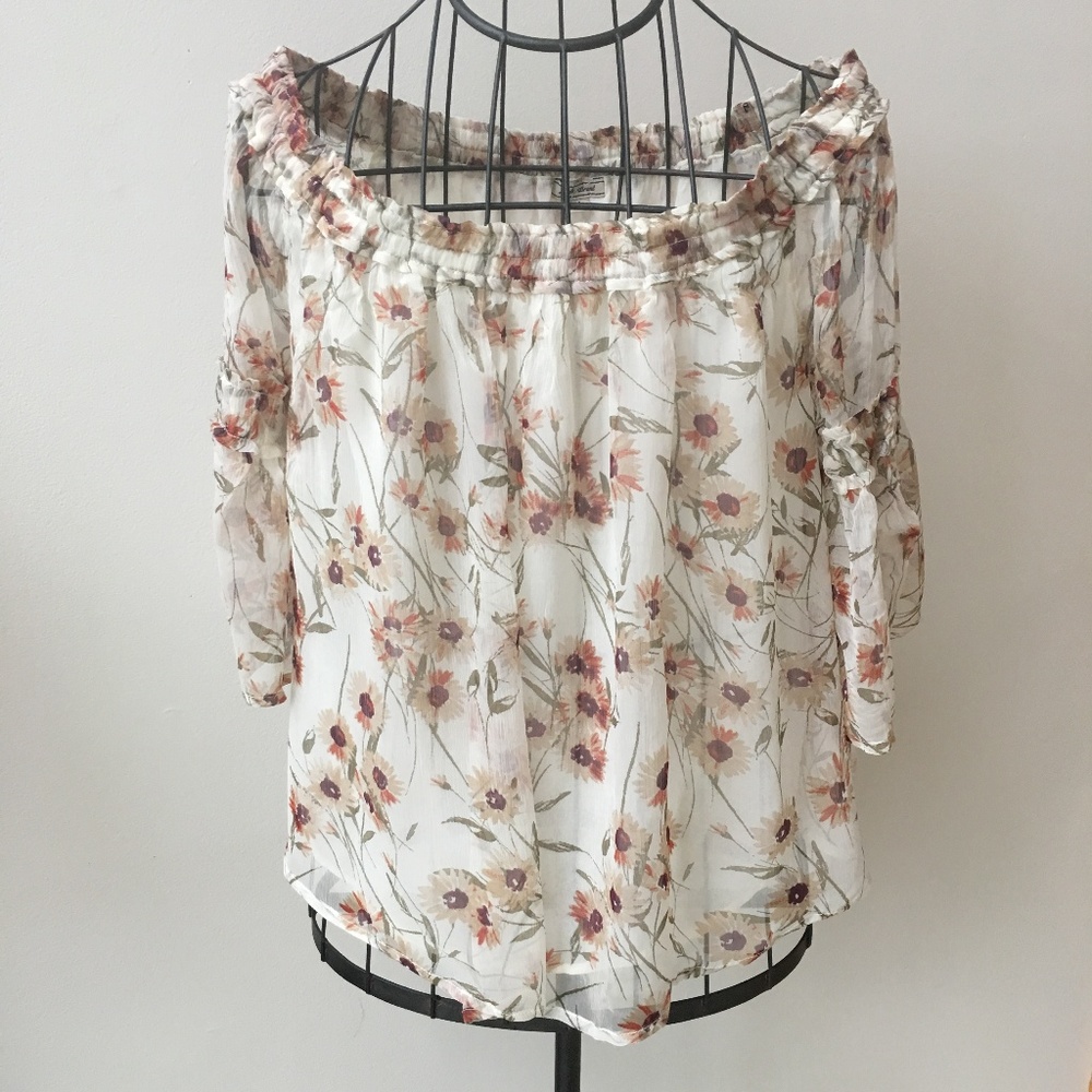 Lucky Brand off the shoulder blouse size M